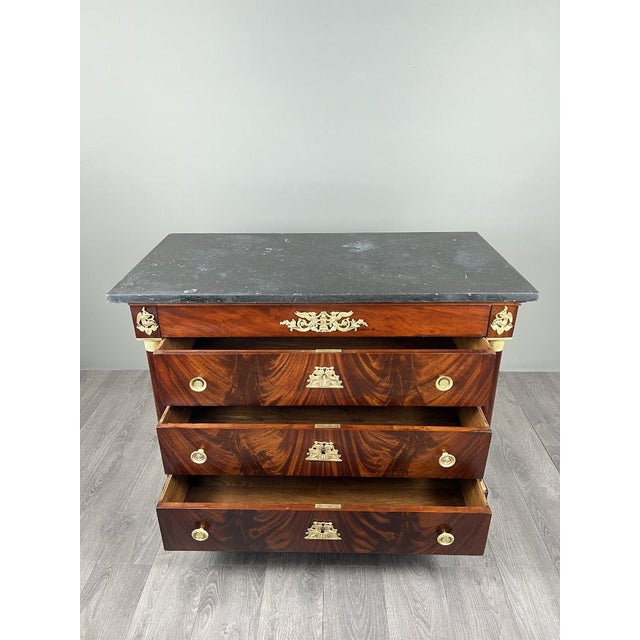 Wood 19th Century Empire-Style Mahogany Chest of Drawers For Sale - Image 7 of 13