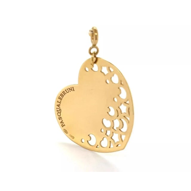 This elegant authentic pendant is from Pasquale Bruni, it is crafted from 18k yellow gold with a polished finish featuring...