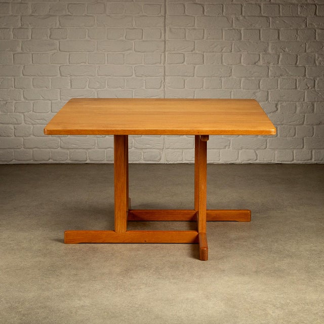 Solid oak coffee table by Børge Mogensen for Fredericia, Denmark, 1960. Excellent vintage condition, patina and minor...