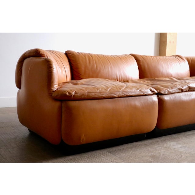 Confidential Sofa in Cognac Leather by Alberto Rosselli for Saporiti, Italy, 1970s For Sale - Image 12 of 14