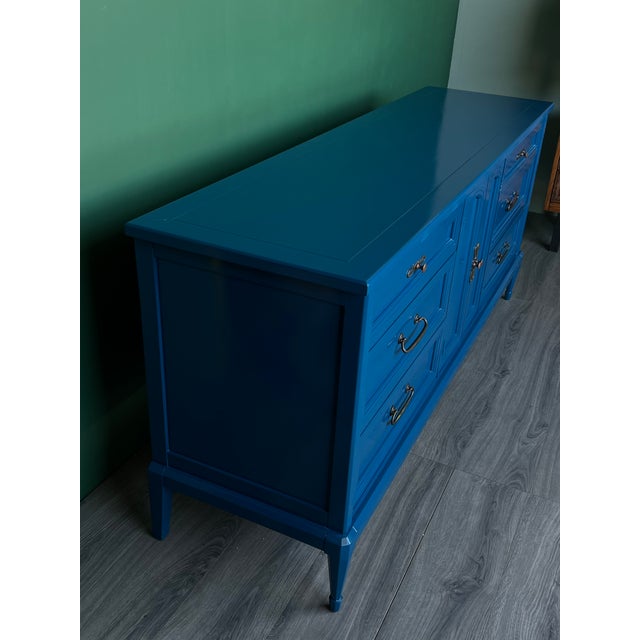 1970s Mid-Century Modern Walnut High Gloss Blue Lacquered Dresser For Sale In Miami - Image 6 of 17