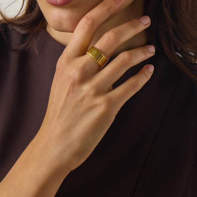 This beautiful vintage Tubogas style band from the 1980’s is crafted in rich 18k yellow gold and showcases the bold, fluid...