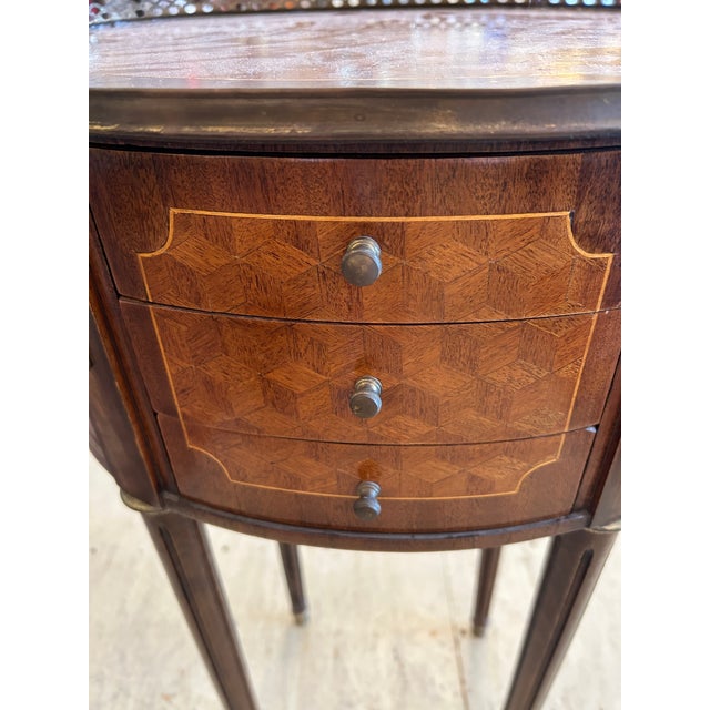 Marquetry French 19th Century Inlaid Oval Side Table or Nightstand For Sale - Image 9 of 14