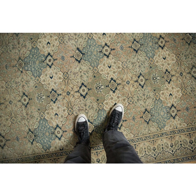 :: Repeating panel design motif with alternating coloration, each bearing an interior blossom or floral bouquet design...