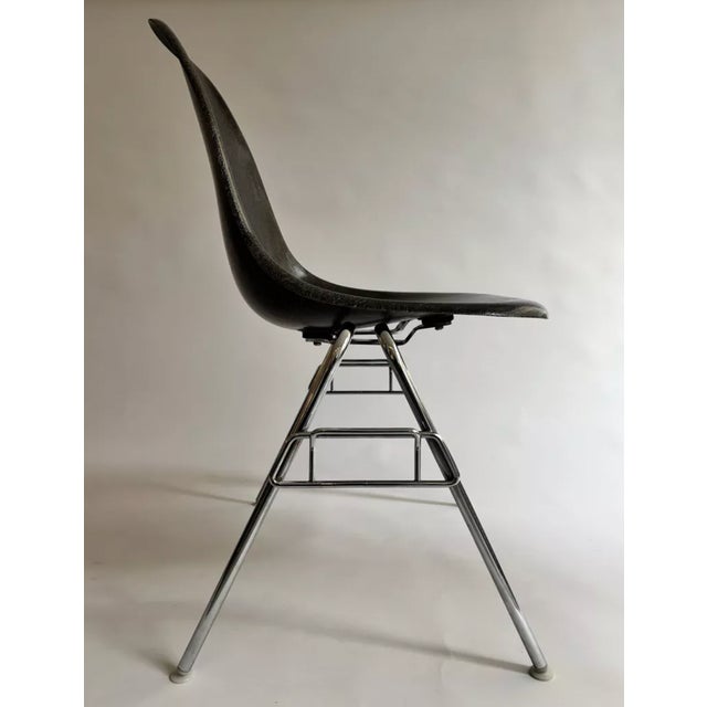 Elephant gray DSS chairs, designed by Charles & Rey Eames for Herman Miller in the 1950s. Fiberglass shell. Metal base...