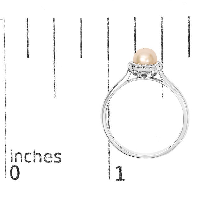 10K White Gold 5MM Cultured Freshwater Pearl and Diamond Halo Ring (I-J Color, I1-I2 Clarity) - Ring - Size 5.5 For Sale In New York - Image 6 of 6