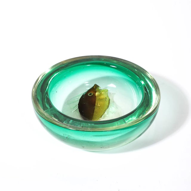 1950s Mid-Century Modernist Fish Motif Hand-Blown Murano Glass Bowl by Alfredo Barbini For Sale - Image 5 of 12