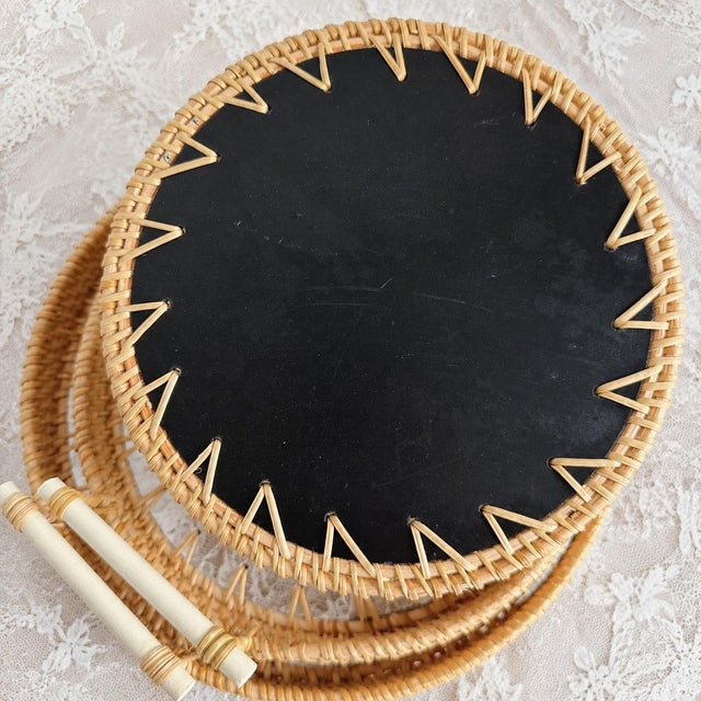 Set of Three Round Trays With Handles in Green Floral Pattern Rattan and Mother-of-Pearl Inlay For Sale - Image 4 of 4