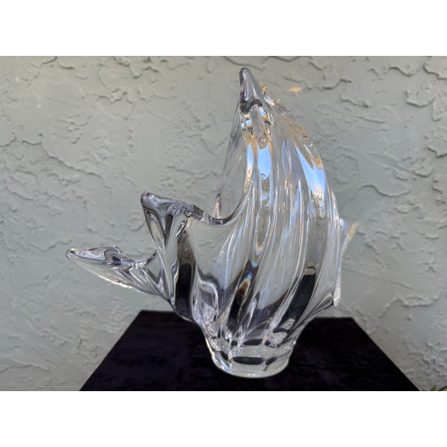 1970s Vannes-Le-Châtel French Crystal Sculptural Centerpiece Bowl, Mid-Century Modern (France) For Sale - Image 5 of 8