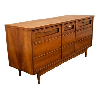 Vintage Dresser Credenza 9 Drawer Bassett Cherry For Sale