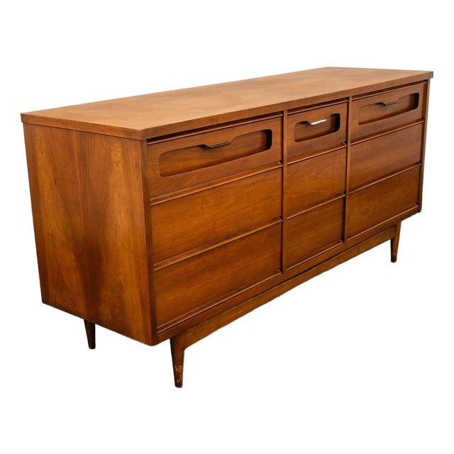 Vintage Dresser Credenza 9 Drawer Bassett Cherry For Sale