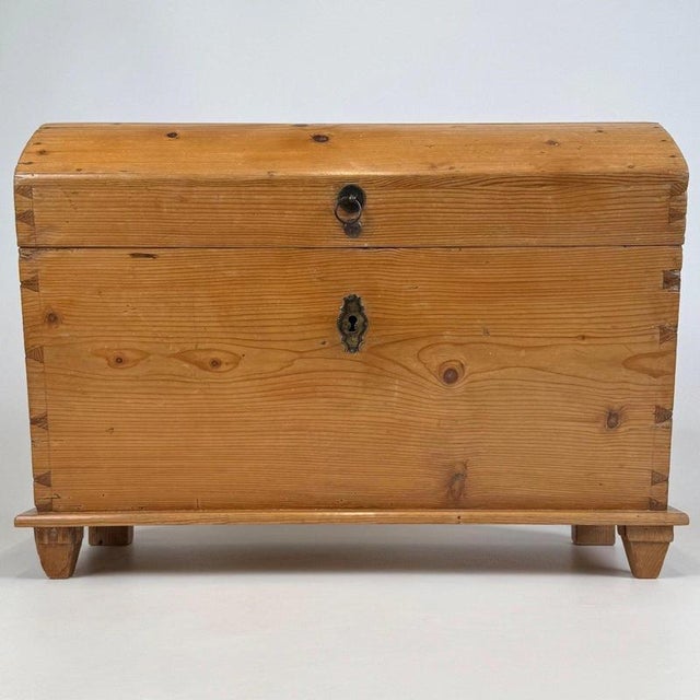 Antique English Pine Dome-Top Storage Chest, 1800s For Sale - Image 3 of 12
