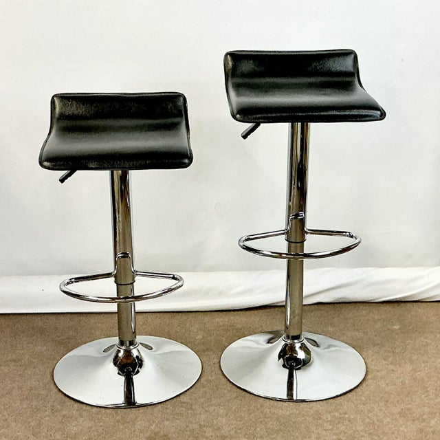 1990s Vintage Modern Contemporary Italian Style Leather & Chrome Barstools - A Pair For Sale - Image 4 of 9