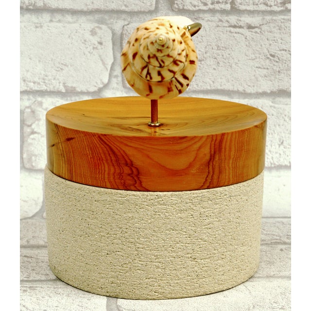 "HYDRO" is a unique sculptural box created through the collaboration of three artists. The cylindrical body is made of...