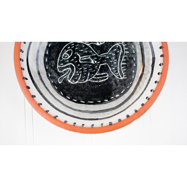 Listed Artist Amy Sabrina, Signed, Dated 1995, Hand-Drawn Whimsical Fish; Shallow Bowl For Sale - Image 4 of 11