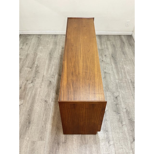 Dillingham Mid Century Modern Dresser by Dillingham For Sale - Image 4 of 11