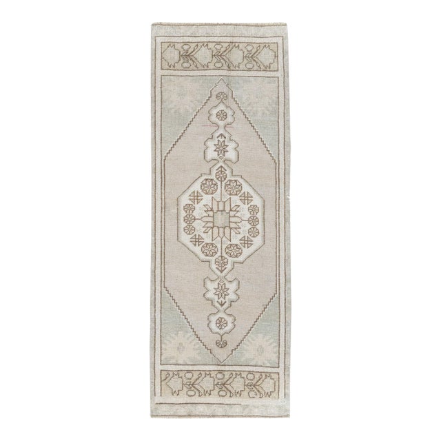 Galerie Shabab Collection Mid-20th Century Turkish Oushak Throw Rug For Sale