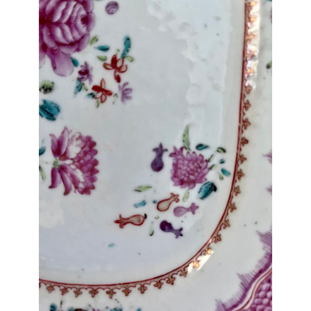 18th Century Chinese Export Famille Rose Porcelain Small Platter With Pink Scale Border For Sale - Image 13 of 16