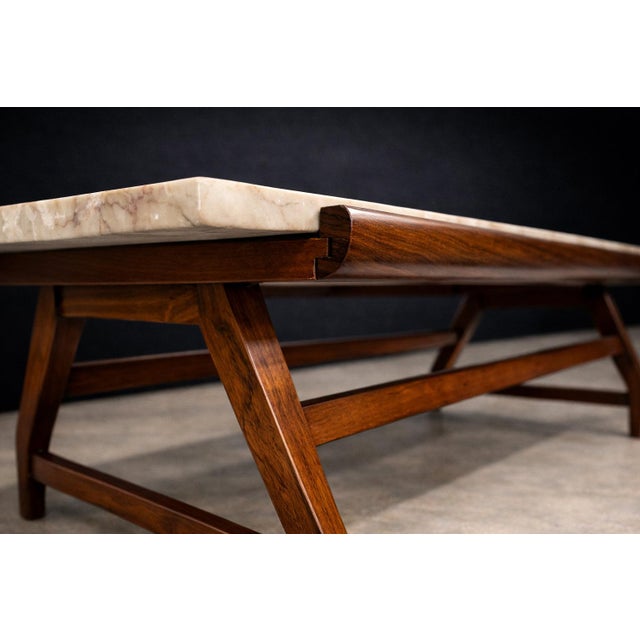 Giuseppe Scapinelli Brazilian Modern Coffee Table in Caviuna wood & Rosé Portuguese Marble Top by Giuseppe Scapinelli, Brazil, 1950s — Lot 884 For Sale - Image 4 of 16
