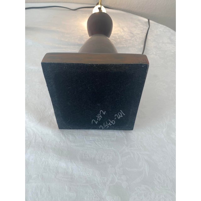 Brown Vintage Mid-Century Modern Design Pair of Hourglass “Turned” Shaped Two-Toned Dark Lamps Excellent Condition For Sale - Image 8 of 12
