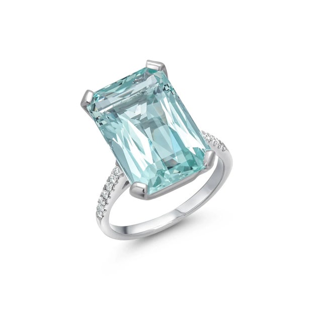 Metal 14k White Gold 12.07 Carat Natural Aquamarine and Diamond Solitaire Ring, Size 9 For Sale - Image 7 of 15