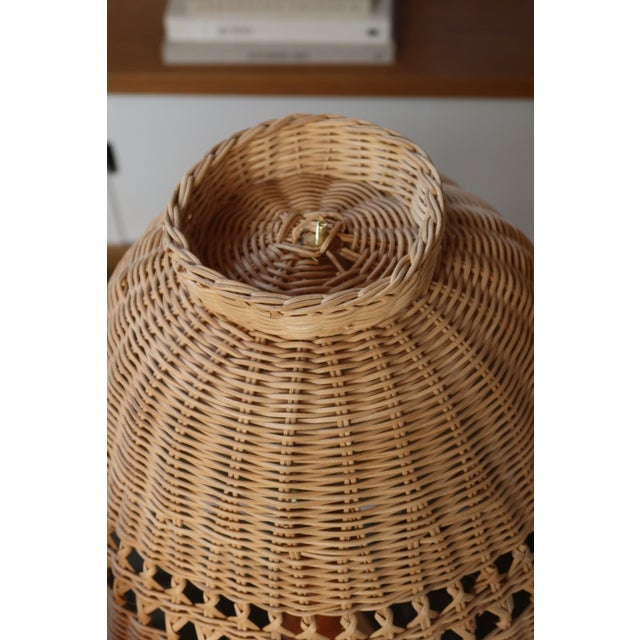 Late 20th Century Pair of Vintage Wicker Scalloped Dome Table Lamps With Turned Wood Bases For Sale - Image 5 of 5