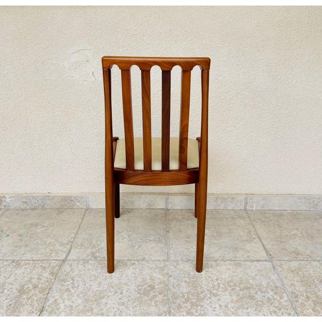 Mid-Century Modern Scandinavian Chair in Walnut and Leather, 1960s For Sale - Image 3 of 10