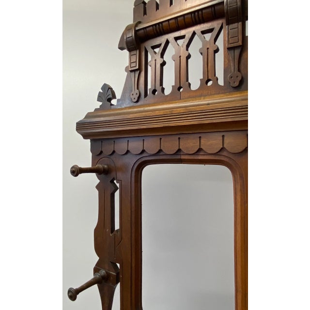 American Victorian Mahogany Hall Stand C.1900 Handsome hand crafted American hall stand with original center mirror (not...