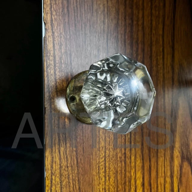Transparent Early 1900s American Glass Knobs With Cast Brass Rosettes - A Pair For Sale - Image 8 of 8