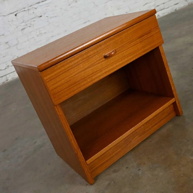 Late 20th Century Scandinavian Modern Teak Nightstand End Table Cabinet With Drawer by FBJ Mobler For Sale - Image 9 of 13