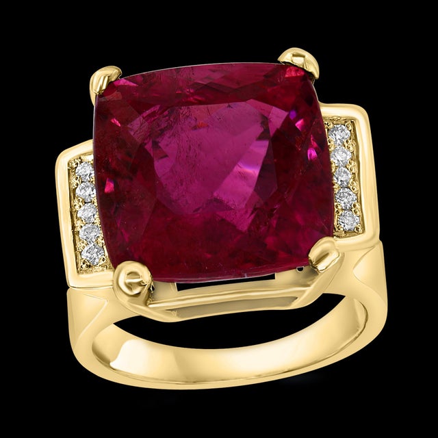 12 Carat Cushion Cut Natural Pink Tourmaline & Diamond 14 Karat Yellow Gold Ring For Sale - Image 11 of 18