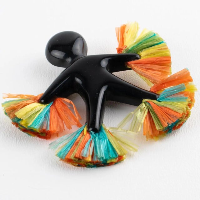 Black Lucite Carved Samba Dancer Figurine Brooch with Colorful Raffia For Sale In Atlanta - Image 6 of 9
