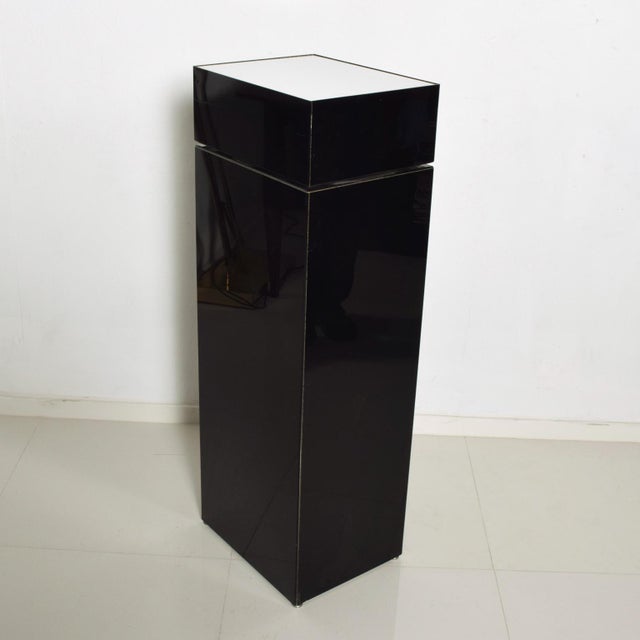 Plastic 1980s Post Modern Black & White Acrylic Pillar Sculptural Pedestal Stand For Sale - Image 7 of 7