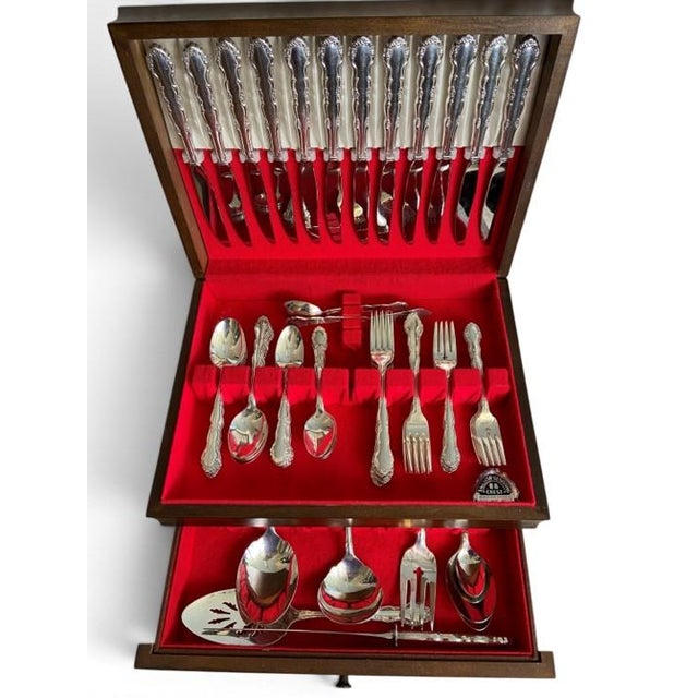 Vintage Oneida/Rogers “Flirtation” Silverplate With Int'l Silver Co. Storage Chest - 80 Pcs: Service for 12, Steak Knives and Serving Pieces Flatware For Sale - Image 15 of 18