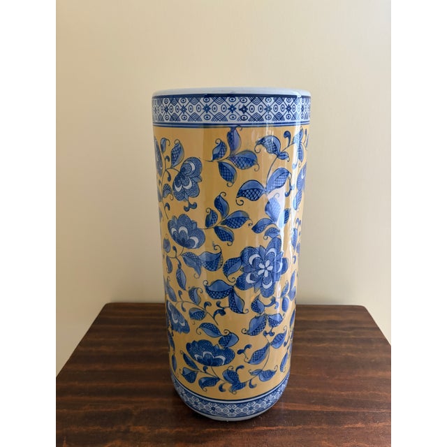 Vintage Chinoiserie Blue and Yellow Porcelain Umbrella Stand For Sale In South Bend - Image 6 of 6