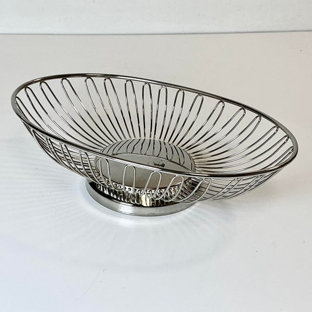 Rogers Bros. 1970s Vintage Hollywood Regency Boho Chic Silverplate Wire Bread Basket Serving Dish For Sale - Image 4 of 11