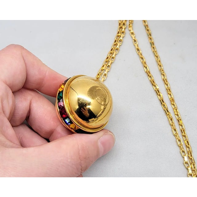 Vintage 1990s Signed Napier Goldtone Multicolor Rhinestone Spherical Pendant Necklace For Sale - Image 10 of 12