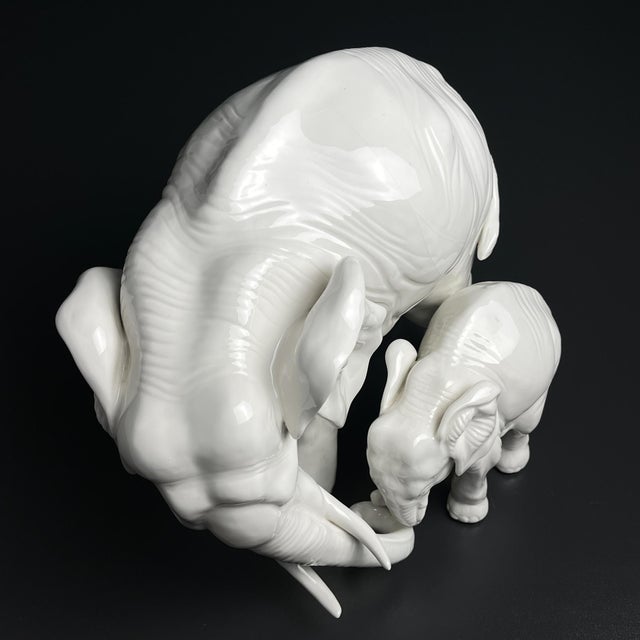 White Porcelain Figurine of Elephant and Baby by Artepiu Este, Italy, 1990s For Sale - Image 10 of 13