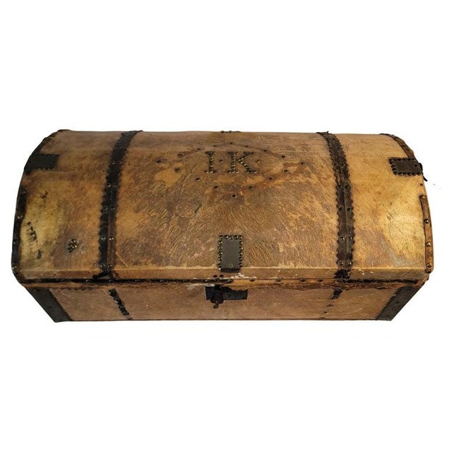Folk Art 19th Century Cowhide Buggy Trunk For Sale - Image 3 of 9