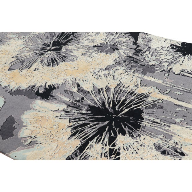 This hand-knotted wool 7x10 rug represents a bold new line of Rug & Kilim’s Modern Collection—a series of contemporary...