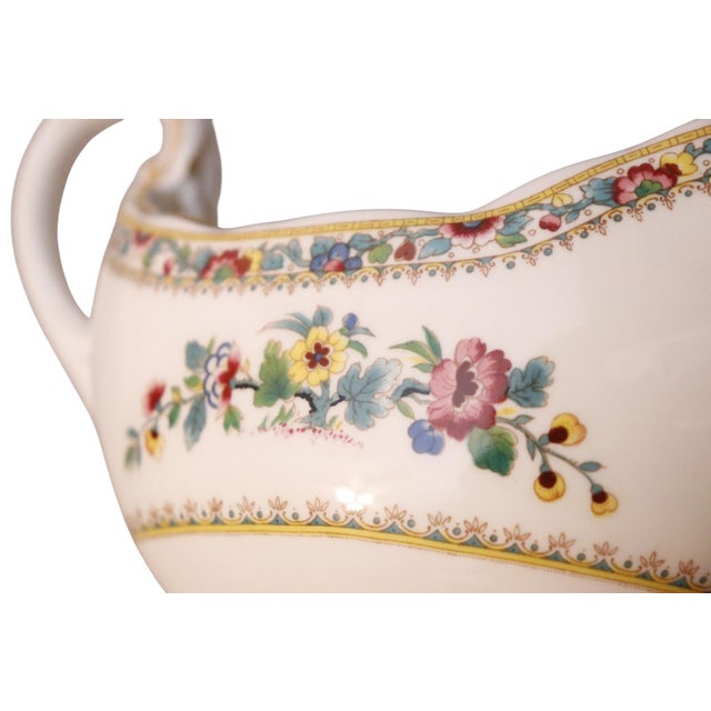 1970s 1970s Wedgwood English Bone China Gravy Boat For Sale - Image 5 of 8