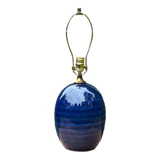 Signed George Scatchard 1995 Cobalt Blue Glazed Striped Ceramic Art Pottery Table Lamp Vermont For Sale