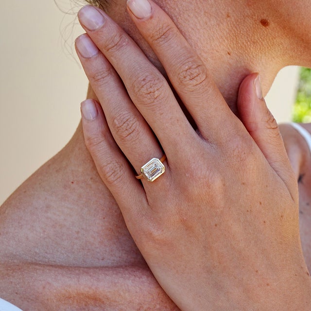 Kai Bella East-West Emerald-Cut 2.00ctw Lab Grown Diamond Ring in 14k Solid Gold (All Sizes Available) For Sale In Los Angeles - Image 6 of 7