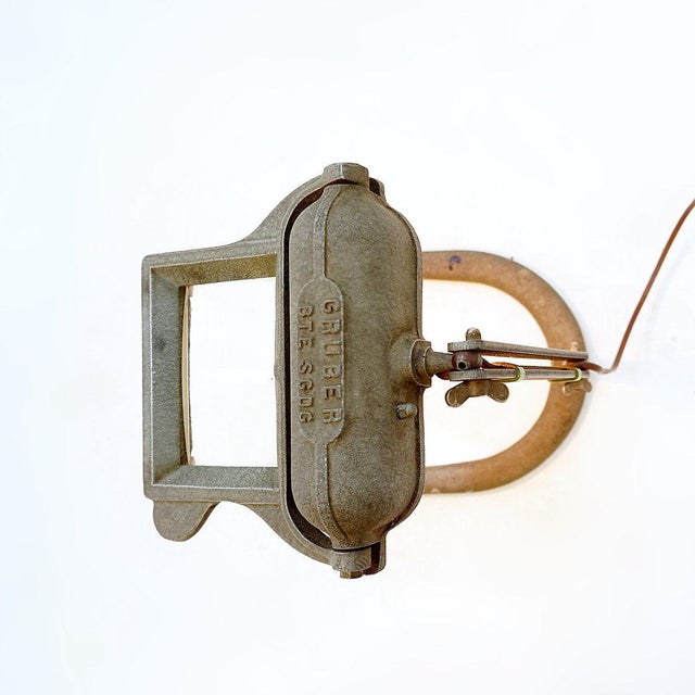 Industrial - lamp - decorative measures : 20x31cm h:30cm gruber magnifying lamp / bte sgdg. Grey-green finish, in original...