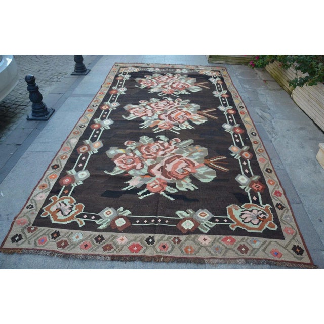 A Turkish vintage handwoven Kilim rug from Anatolia made of wool on wool in good condition.