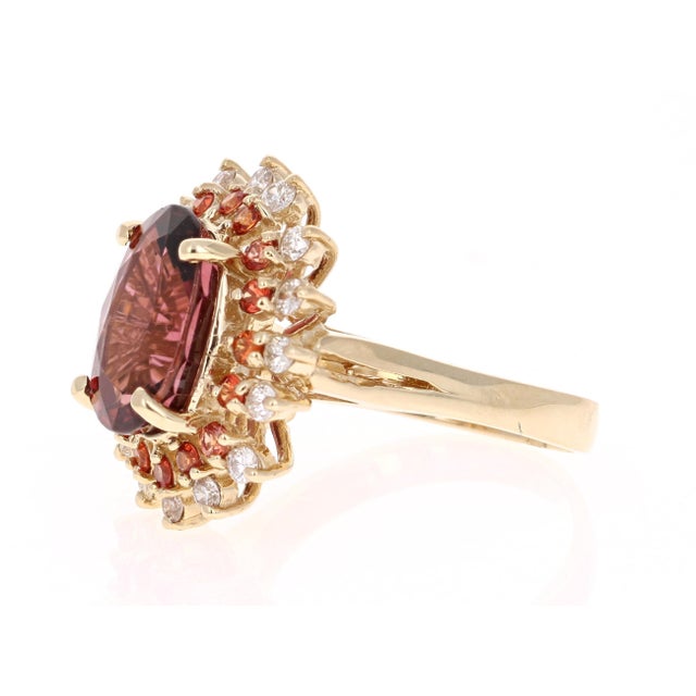 Contemporary 6.23 Carat Tourmaline Sapphire Diamond Yellow Gold Cocktail Ring, Size 7 For Sale - Image 3 of 4