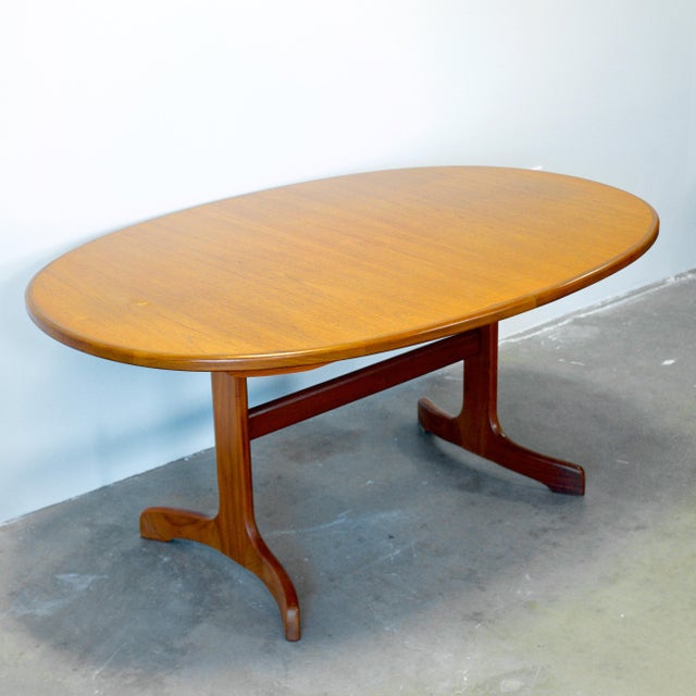 Mid-Century Modern G-Plan "Fresco" Teak Oval Pedestal Base Dining Table With Butterfly Leaf For Sale - Image 3 of 15