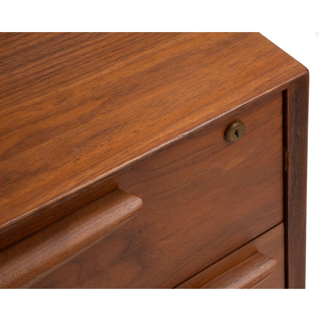 Mid Century Sculptural Walnut Japanese Nightstands a Pair Albert Parvin Vladimir Kagan United Furniture Corp For Sale - Image 9 of 14