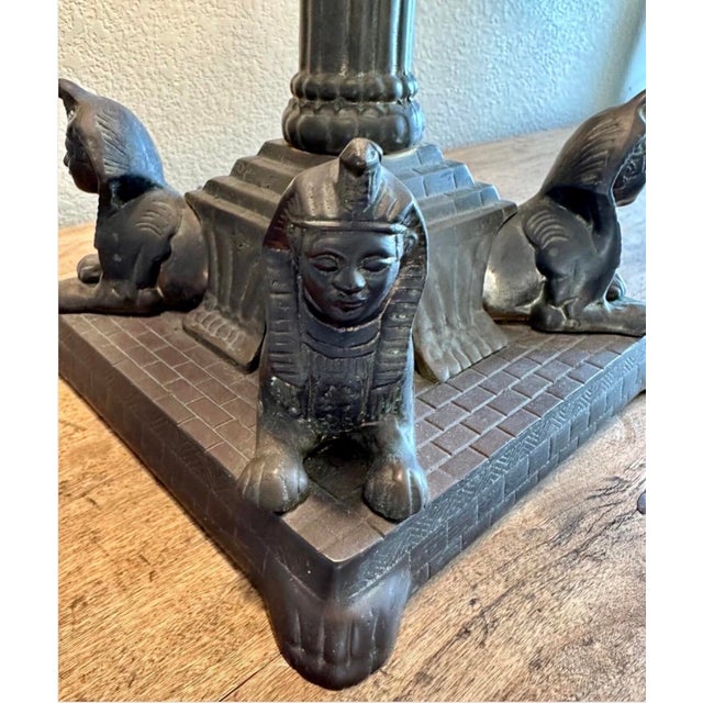 Rare c.1915 Unique Art Glass & Metal Co. Grapevine Leaded Glass Table Lamp With Egyptian Sphinx Bronze Base | Museum Quality For Sale - Image 4 of 18
