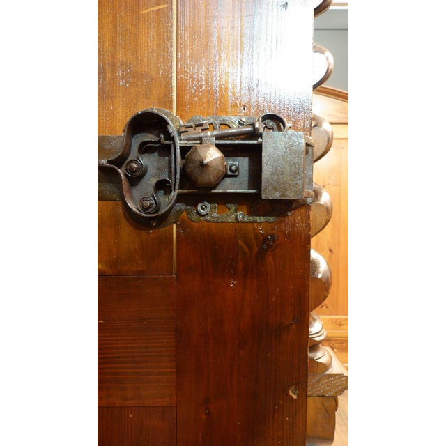 Baroque Hall Cabint in Walnut and Oak, 1750 For Sale - Image 16 of 18